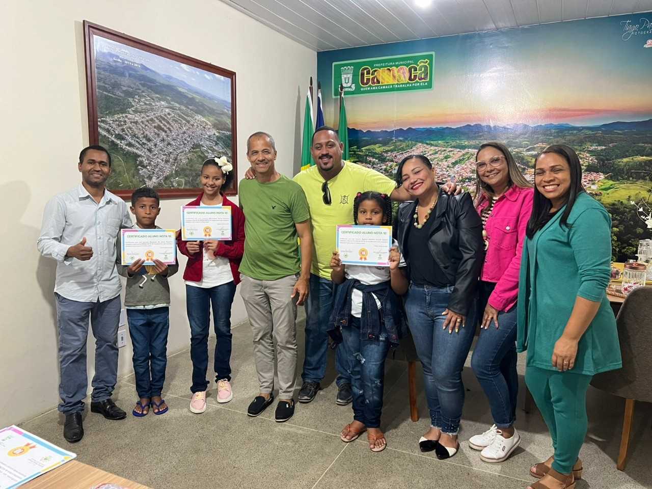 Camacã: Secretaria de Educação premia mais alunos do Projeto Aluno nota 10, parte II
